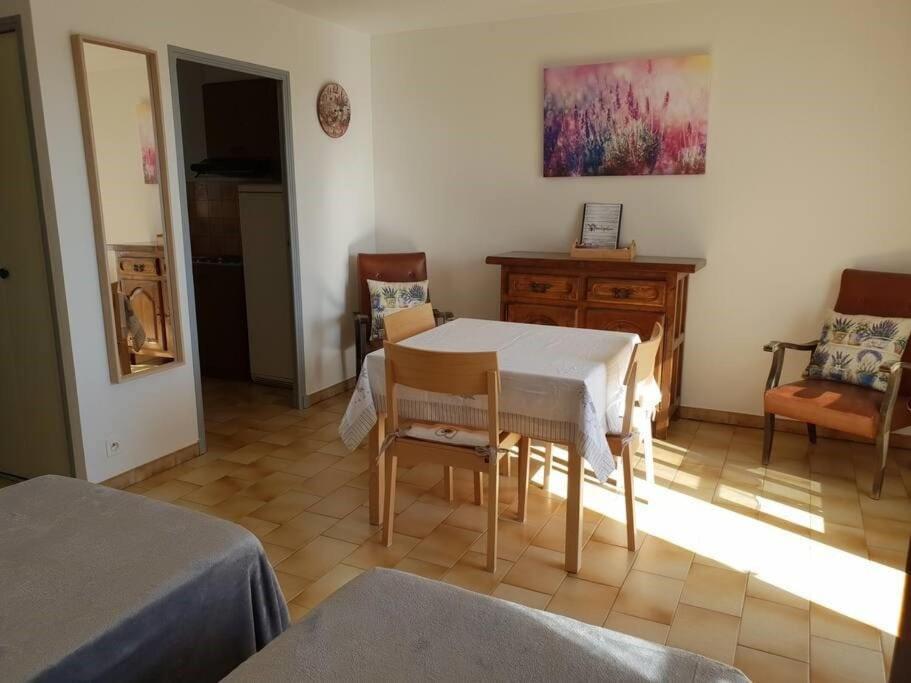 Residence Lou Cigaloun - Ana Location Gréoux-les-Bains المظهر الخارجي الصورة