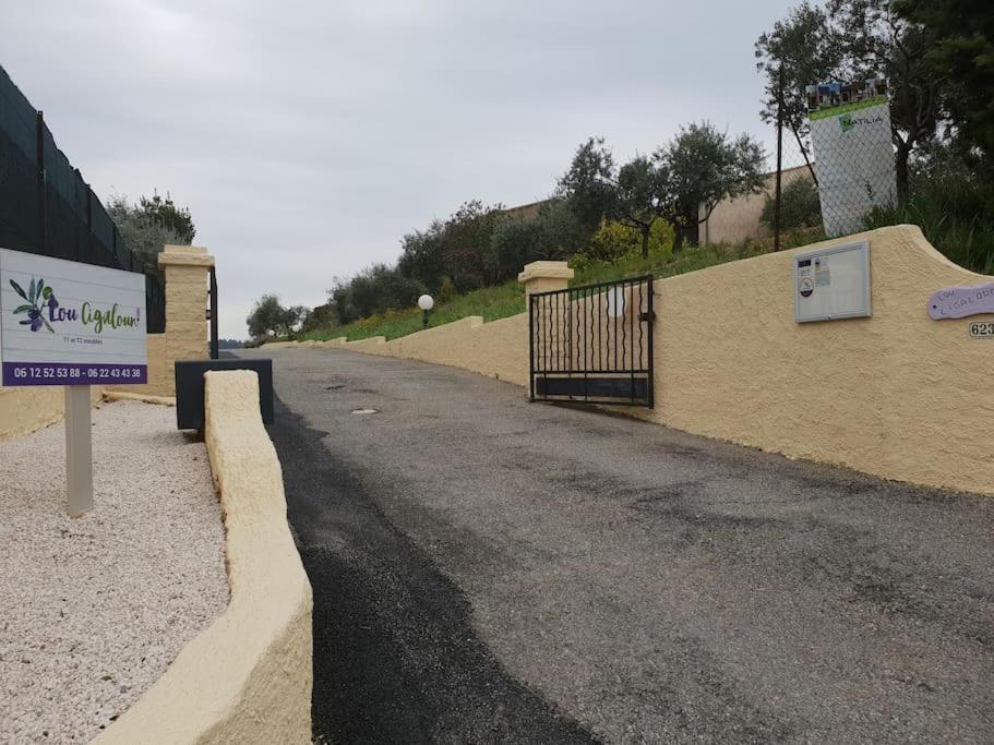 Residence Lou Cigaloun - Ana Location Gréoux-les-Bains المظهر الخارجي الصورة