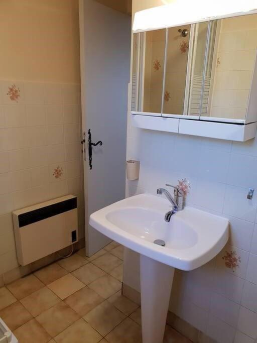 Residence Lou Cigaloun - Ana Location Gréoux-les-Bains المظهر الخارجي الصورة