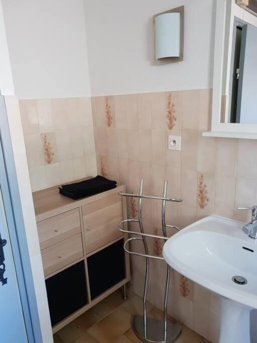 Residence Lou Cigaloun - Ana Location Gréoux-les-Bains المظهر الخارجي الصورة